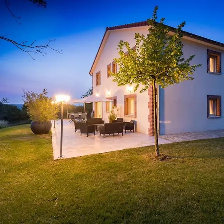 Le Champaille Holiday home *